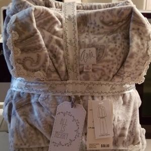 New w tags,  pjs!  XL  great and white